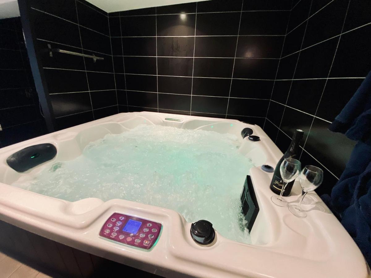 Escapade Romantique - Jacuzzi Et Parking Prive - 002 Lägenhet Rouen Exteriör bild