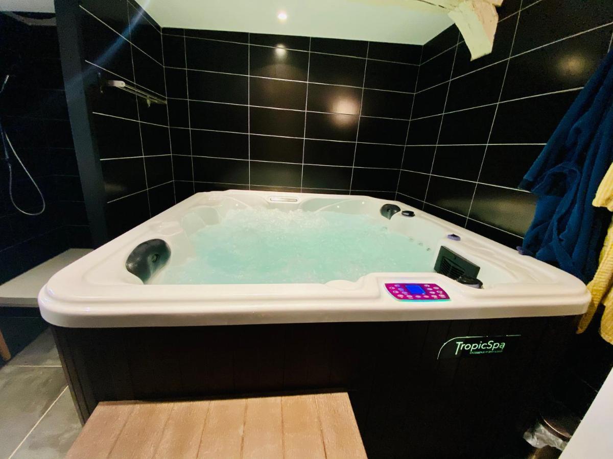 Escapade Romantique - Jacuzzi Et Parking Prive - 002 Lägenhet Rouen Exteriör bild
