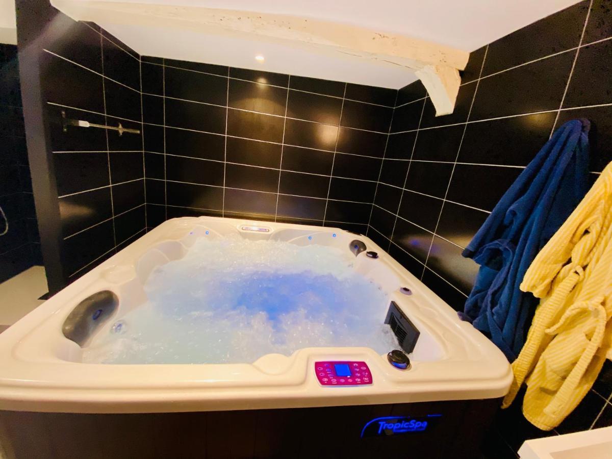 Escapade Romantique - Jacuzzi Et Parking Prive - 002 Lägenhet Rouen Exteriör bild
